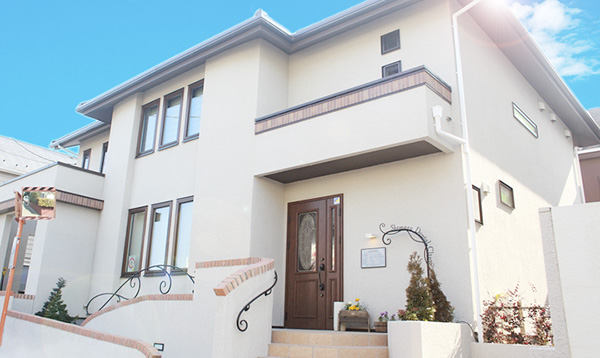 外観:住宅街の中にあります。府中第二中学校そば 【府中市紅葉丘1‐19‐16】